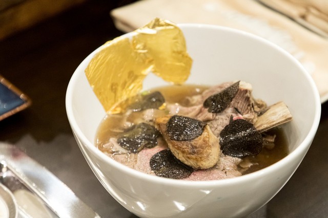 Bát “phở King” có giá gần 4 triệu đồng.