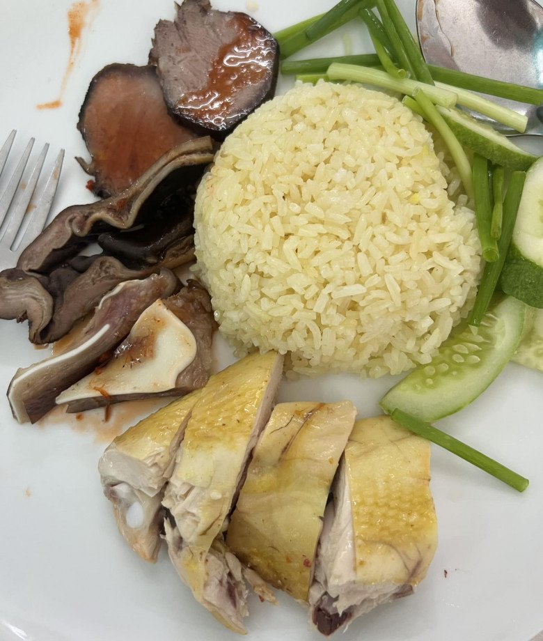 View - Tiểu Vy tung ảnh bikini giữa nghi vấn hẹn hò, được khen có vòng 3 đẹp nhất lịch sử hoa hậu