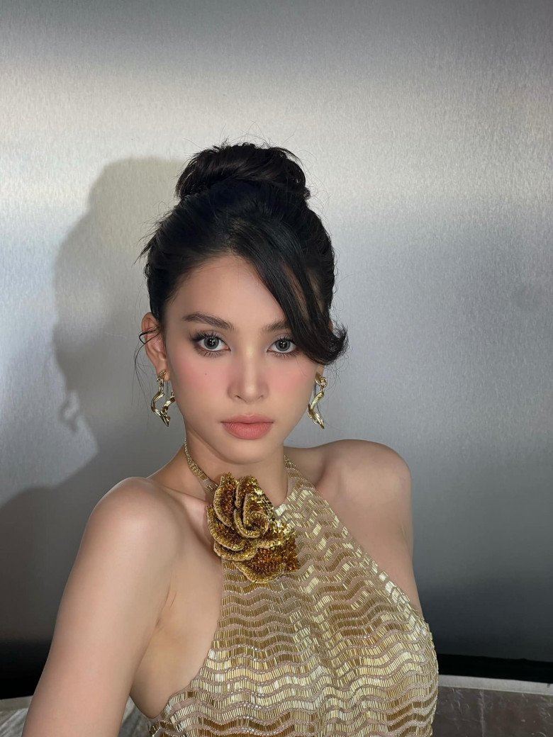 View - Tiểu Vy tung ảnh bikini giữa nghi vấn hẹn hò, được khen có vòng 3 đẹp nhất lịch sử hoa hậu