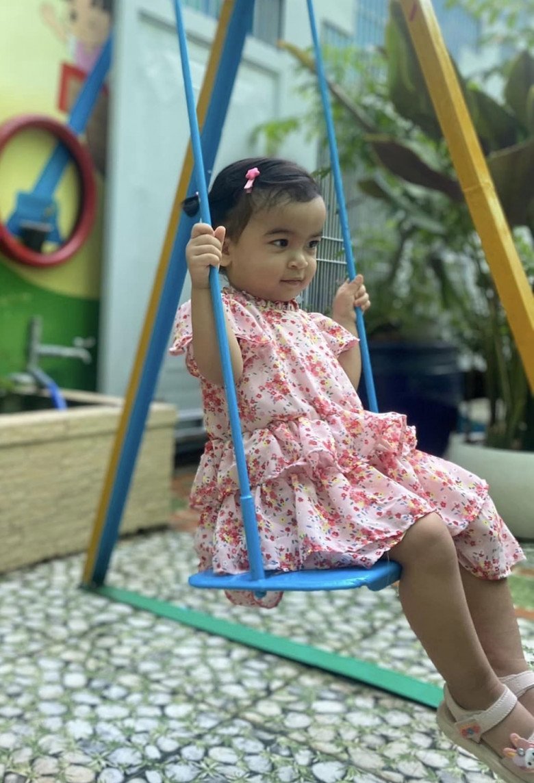 View - Võ Hạ Trâm lên tiếng khi bị nói cho con gái 2 tuổi ăn chay trường khiến mặt xanh xao, làm khổ con