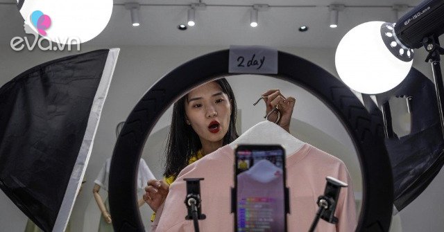 View - Cô gái làm nghề nói liên tục lại hái ra tiền, nhiều người ghen tị vì công việc quá nhàn nhã nhưng ít ai biết sự thật đằng sau