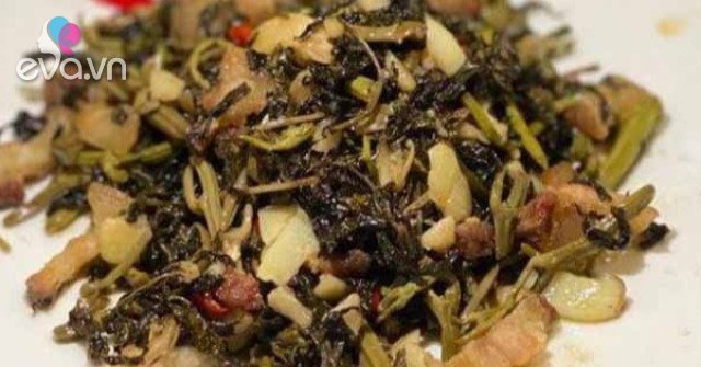 View - Lá của củ dài ngoằng tưởng chỉ cho trâu bò ăn không ngờ xào với tỏi ngon "xoắn lưỡi”