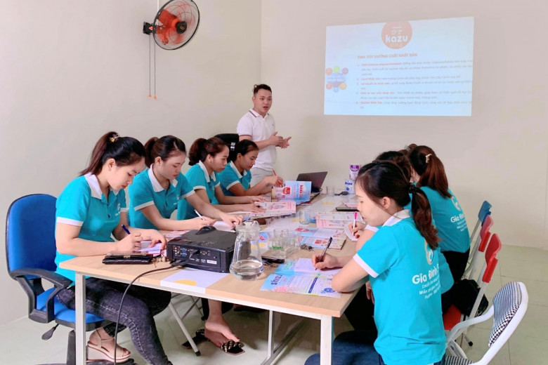 Đội ngũ nhân viên Gia Đình Sữa không ngừng trau dồi kiến thức, kỹ năng để phục vụ khách hàng chuyên nghiệp nhất