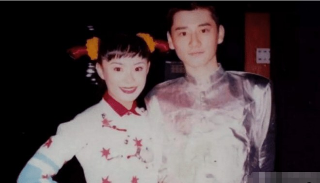 View - Tiền Phong - Tình cũ Tôn Lệ bị Đặng Siêu cạch mặt: Hào hoa ngang Huỳnh Hiểu Minh, giờ bị thóa mạ