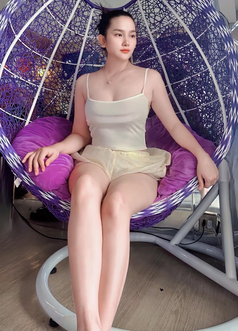 Mặc dù khi ở cữ, Huỳnh Như chưa về được vóc dáng ban đầu nhưng cô chưa bao giờ tự ti về cơ thể.