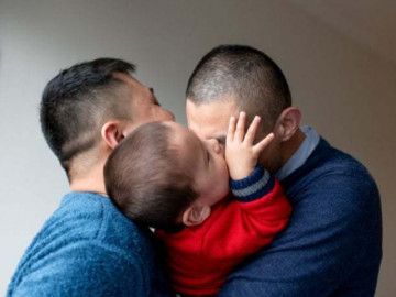 Đang sống ly thân, người vợ bàng hoàng khi phát hiện chồng mình giờ là... vợ người khác