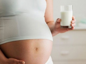 Phụ nữ mang thai và bà mẹ cho con bú nên sử dụng sữa và chế phẩm từ sữa