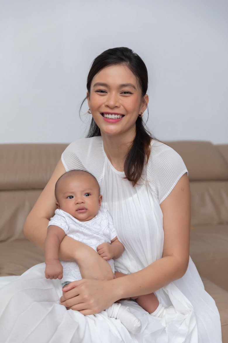 View - Á hậu Mâu Thủy: Thai kỳ suôn sẻ, sinh thường dễ dàng nhưng chăm con cực nhọc, nhiều lần khóc vì không biết dỗ con