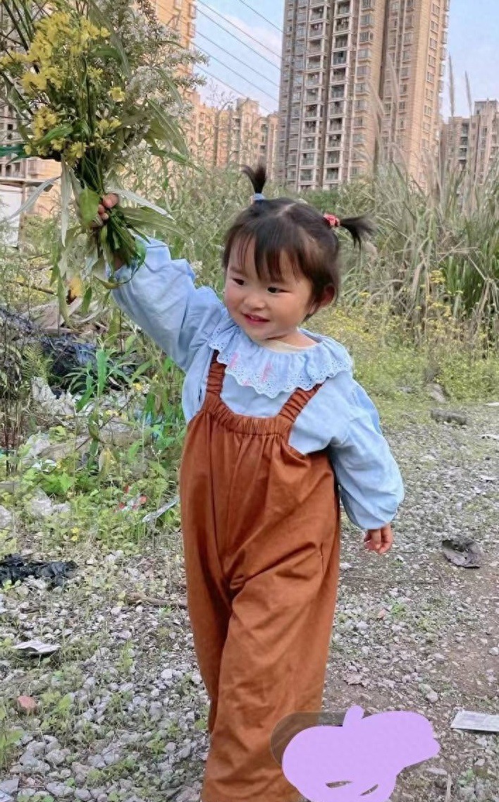 “Búp bê sứ” cao chưa đầy 1m lấy chồng cao gấp đôi mình, cả nhà bật khóc khi nhìn con chào đời - 8