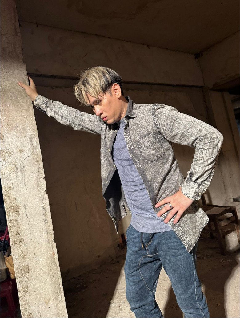 Anh kể rằng: Tôi “vồ ếch”, trầy trụa khắp người và rách cả quần.