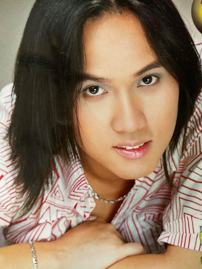 Từ ca sĩ hát lót, Nguyên Vũ bất ngờ nổi tiếng nhờ một cơn mưa.