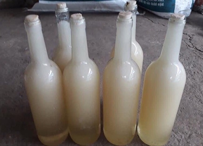 View - Loại mật ong có màu trắng lạ, giá lên tới 500.000 đồng/lít, là sản vật nổi tiếng 1 vùng