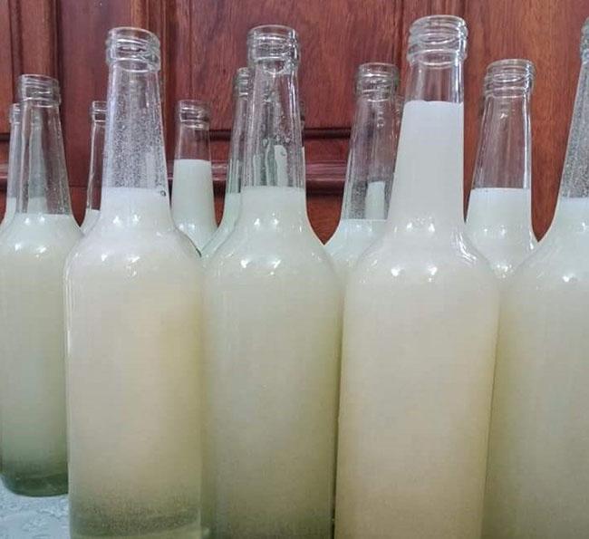 View - Loại mật ong có màu trắng lạ, giá lên tới 500.000 đồng/lít, là sản vật nổi tiếng 1 vùng