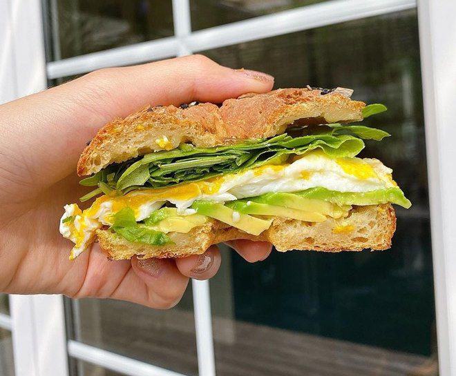 View - Là fan cứng của bánh mì nhưng Tăng Thanh Hà ăn mãi không béo, bí quyết nằm ở đồ ăn kèm!