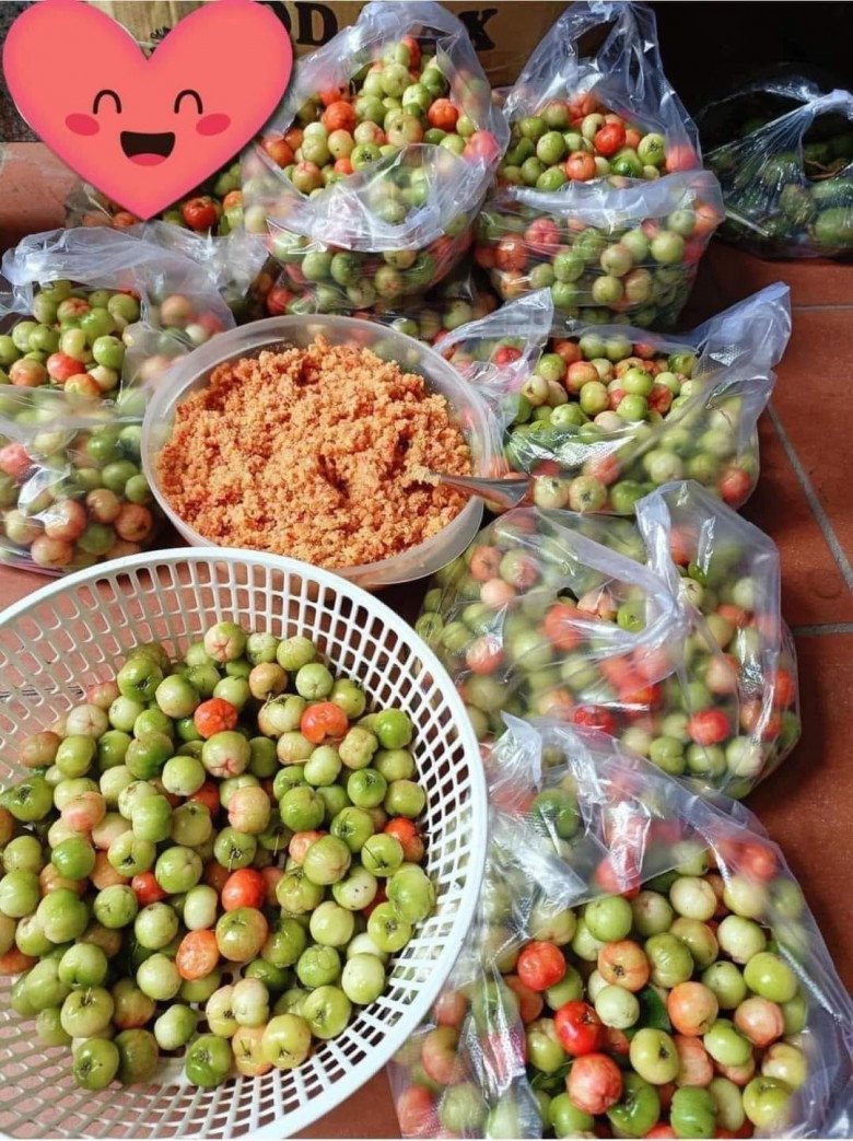 View - Loại quả trồng làm cảnh, nay thành đặc sản mùa hè được dân thành phố ưa chuộng đến lạ, 40.000 đồng/kg