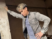 Nguyên Vũ bị cấm diễn ở sân khấu ca nhạc chỉ vì một hành động, vồ ếch trầy trụa khắp người, rách cả quần