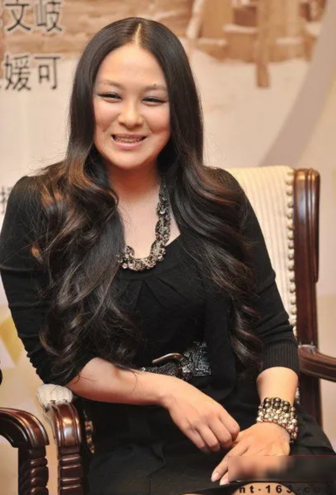 View - Thẩm Ngạo Quân - Tái Tây Thi: Bị Càn Long bỏ rơi không thương tiếc, ngoài đời lấy Ái Tân Giác La