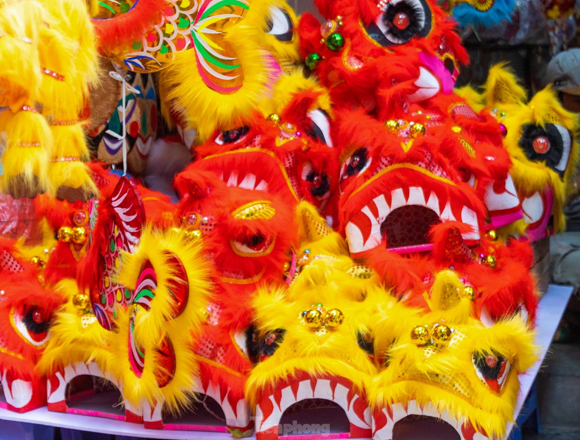 View - Rực rỡ sắc màu Trung thu sớm trên phố Hàng Mã