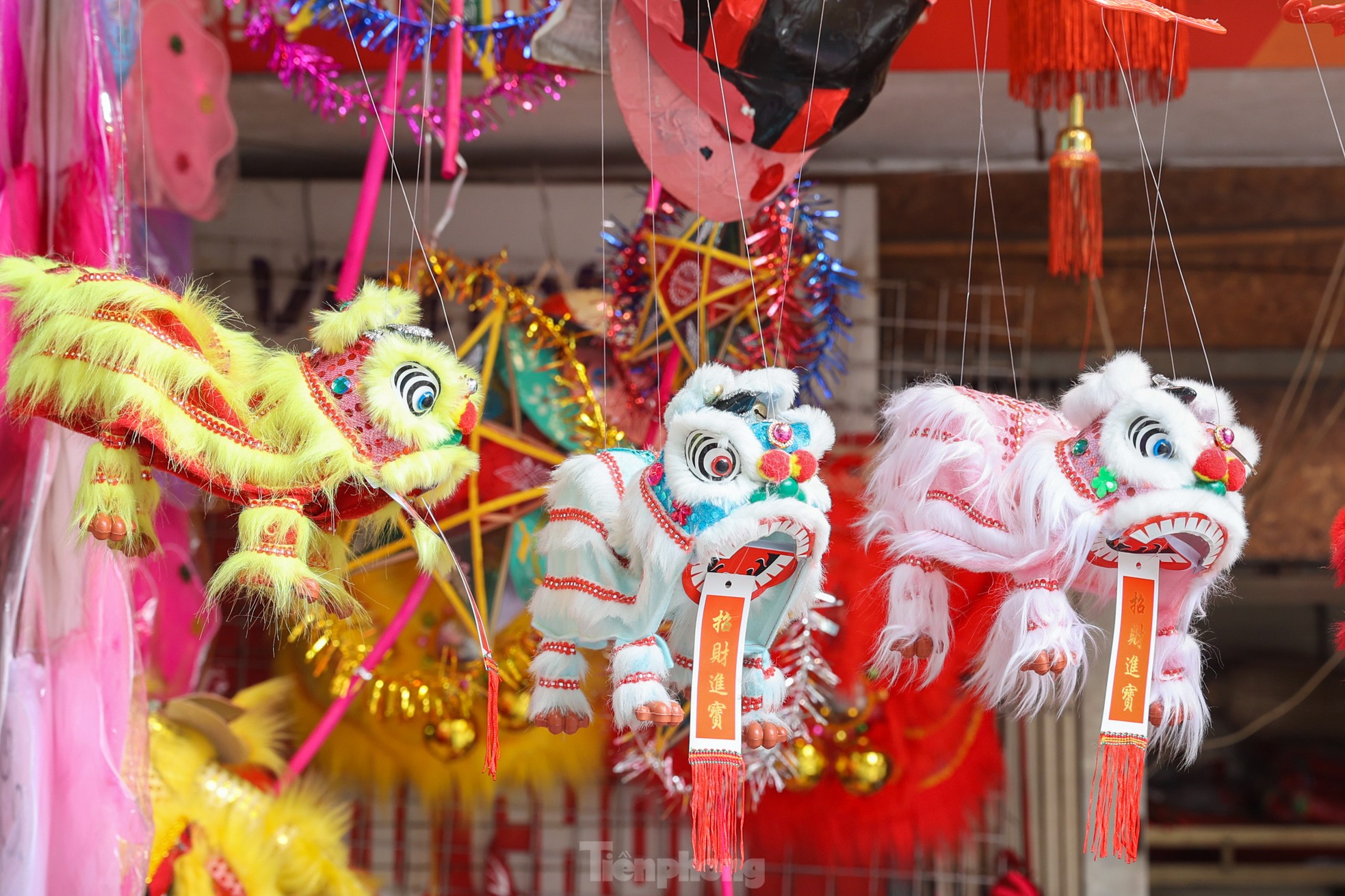 View - Rực rỡ sắc màu Trung thu sớm trên phố Hàng Mã