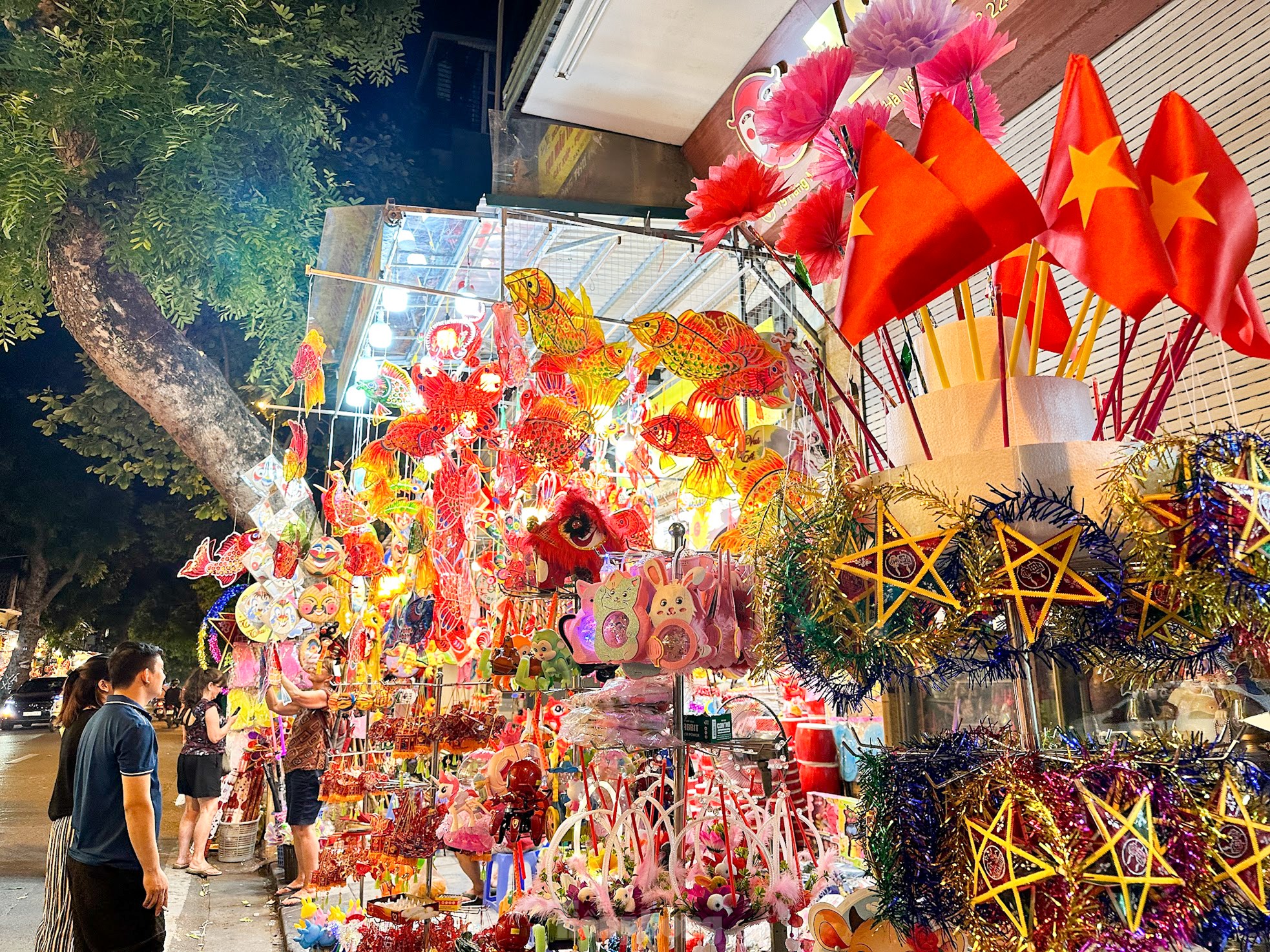 View - Rực rỡ sắc màu Trung thu sớm trên phố Hàng Mã