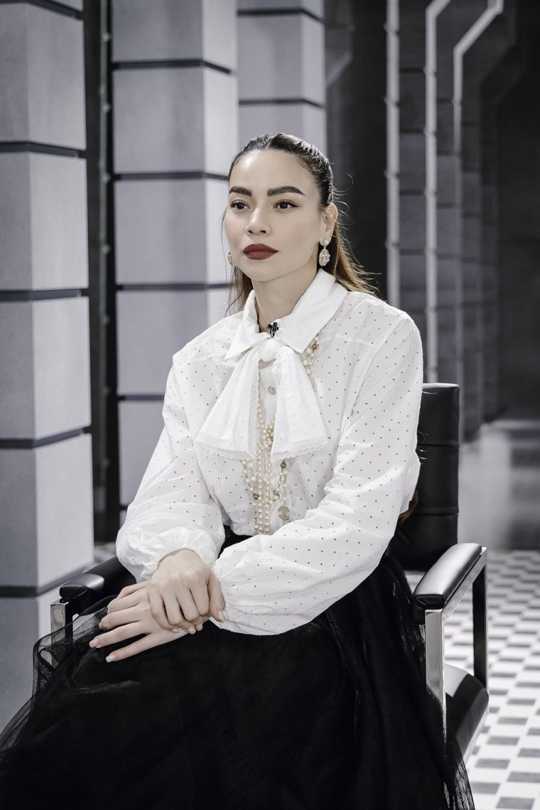 Cú lật kèo của Hồ Ngọc Hà dành cho Thanh Hằng lại khiến Hương Giang khoái chí vỗ tay.