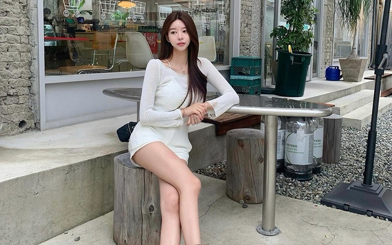 Kiro, cô nàng hot girl có đôi chân siêu dài ở Hàn Quốc là một gương mặt không quá xa lạ trong giới trẻ xứ sở Kim Chi. 
