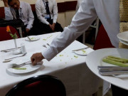 Lifestyle - Nhân viên nhà hàng tiết lộ 7 điều họ muốn khách biết: tưởng bình thường nhưng cực kỳ bất lịch sự