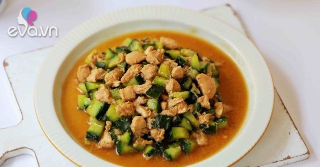 View - Ức gà vốn khô đem xào với quả giàu Kali có thể điều hoà huyết áp, chống đột quỵ lại được món mềm ngon lạ miệng