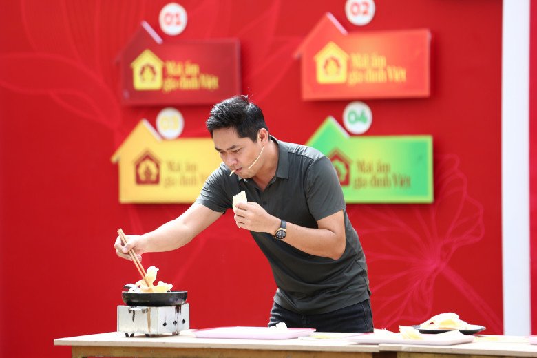 View - MC Quyền Linh nói về những bữa ăn vội vàng: Nó khô queo mà phải vừa ăn vừa nuốt