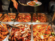 Lifestyle - Chuyên gia ẩm thực tiết lộ sai lầm mà mọi người đều mắc phải khi đi ăn buffet