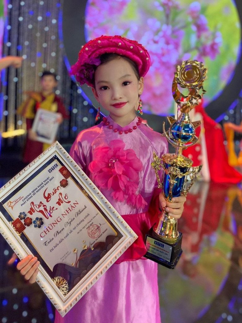 Bé gái Thái Nguyên vượt 15.000 km sang Mỹ đoạt HCB Toán, mẹ tiết lộ bí quyết dạy con học toán hữu ích - 8