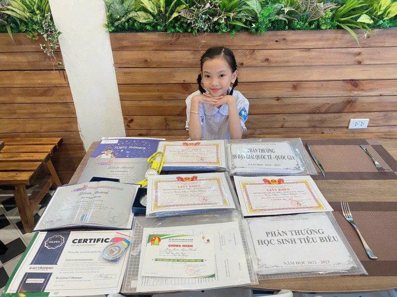 Bé gái Thái Nguyên vượt 15.000 km sang Mỹ đoạt HCB Toán, mẹ tiết lộ bí quyết dạy con học toán hữu ích - 7