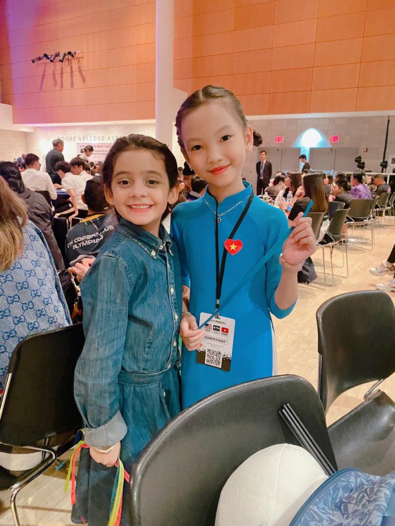 Bé gái Thái Nguyên vượt 15.000 km sang Mỹ đoạt HCB Toán, mẹ tiết lộ bí quyết dạy con học toán hữu ích - 11