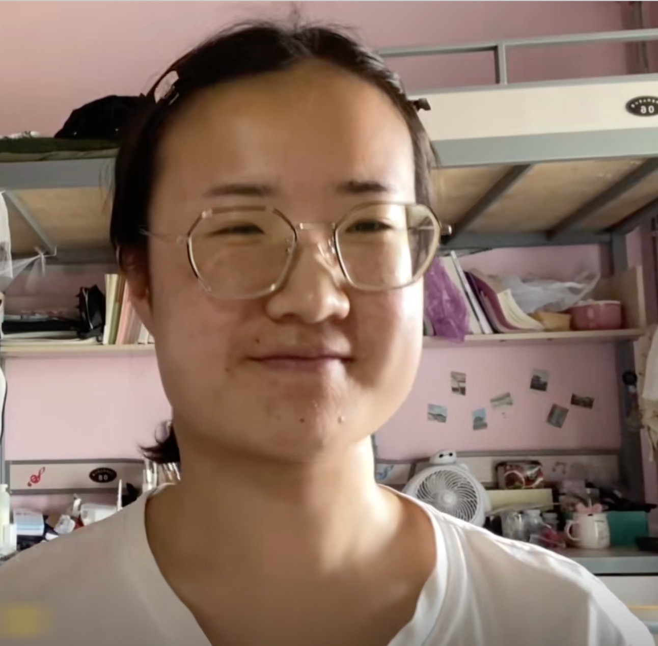 View - Cô gái mặt vuông, da đầy mụn bỗng hóa mỹ nhân nhờ vẽ mặt tài tình, CĐM nghi ngờ có thế thân