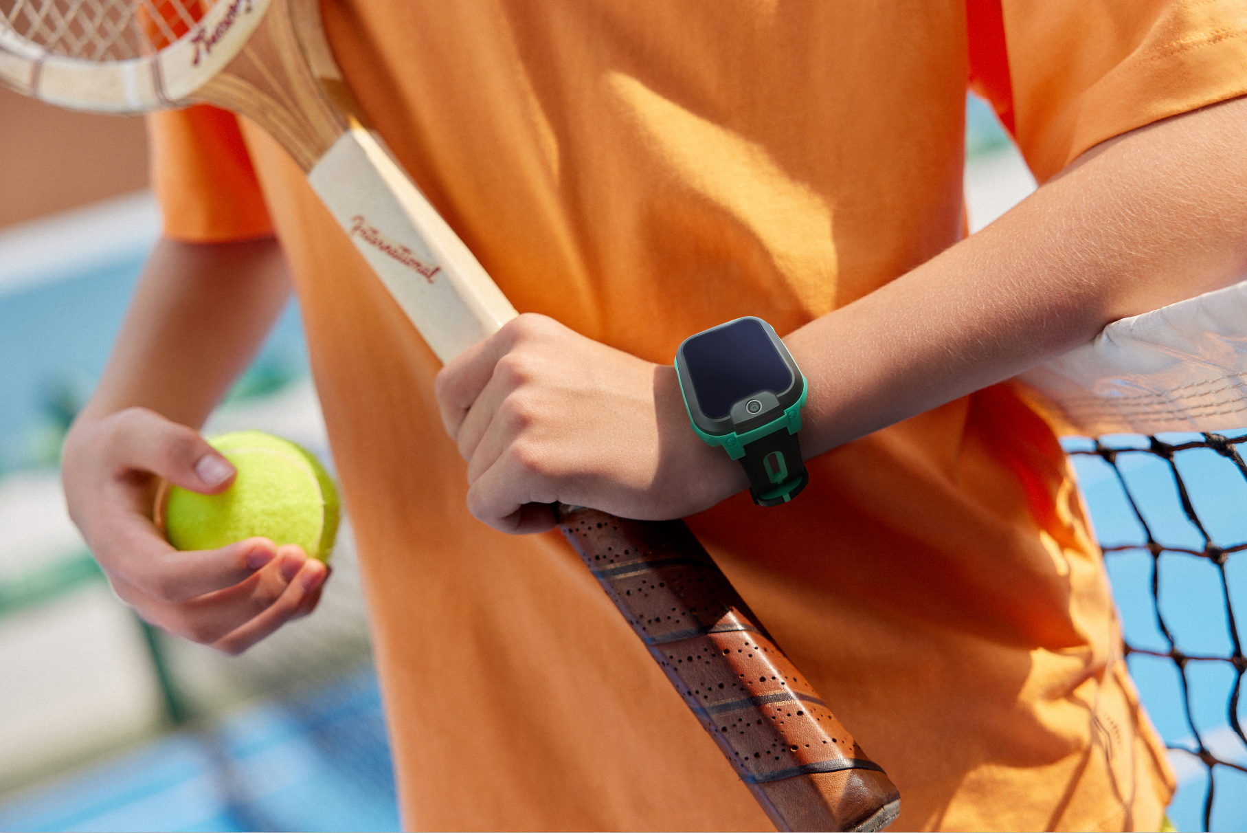 Imoo Z1 sử dụng dây đeo chất liệu TPU bền bỉ, chống thấm, tránh bết rít mồ hôi và dễ dàng vệ sinh khi cần