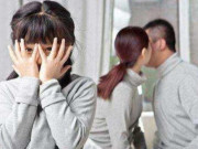 Yêu con - Nửa đêm vợ chồng vào nhà tắm quên khóa cửa, câu nói của con khiến mẹ ngượng mặt, bố đưa bé ra ngoài ngay