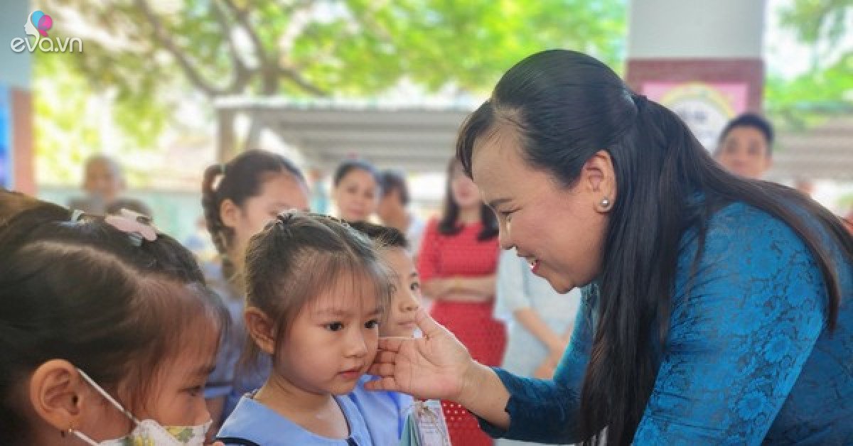 View - Học sinh lớp 1 khóc, cười trong ngày tựu trường