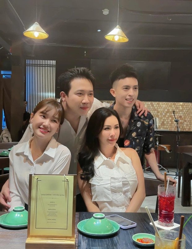 Sao Việt 24h: Hoa hậu Đặng Thu Thảo xuất hiện với gương mặt không tì vết nhưng bị nghi can thiệp thẩm mỹ - 8