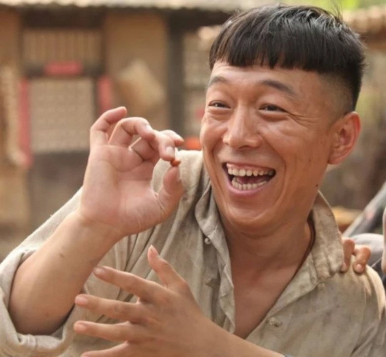 View - Hoàng Bột - Trai xấu không thẩm mỹ viện nào dám sửa, trở thành vua hài 33 nghìn tỷ, yêu chỉ 1 người