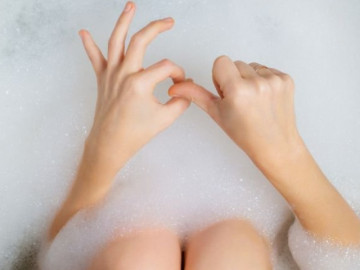 Con gái 17 tuổi nói cười khác thường, mẹ đưa đi khám bàng hoàng phát hiện mỗi ngày con tự xử cả chục lần