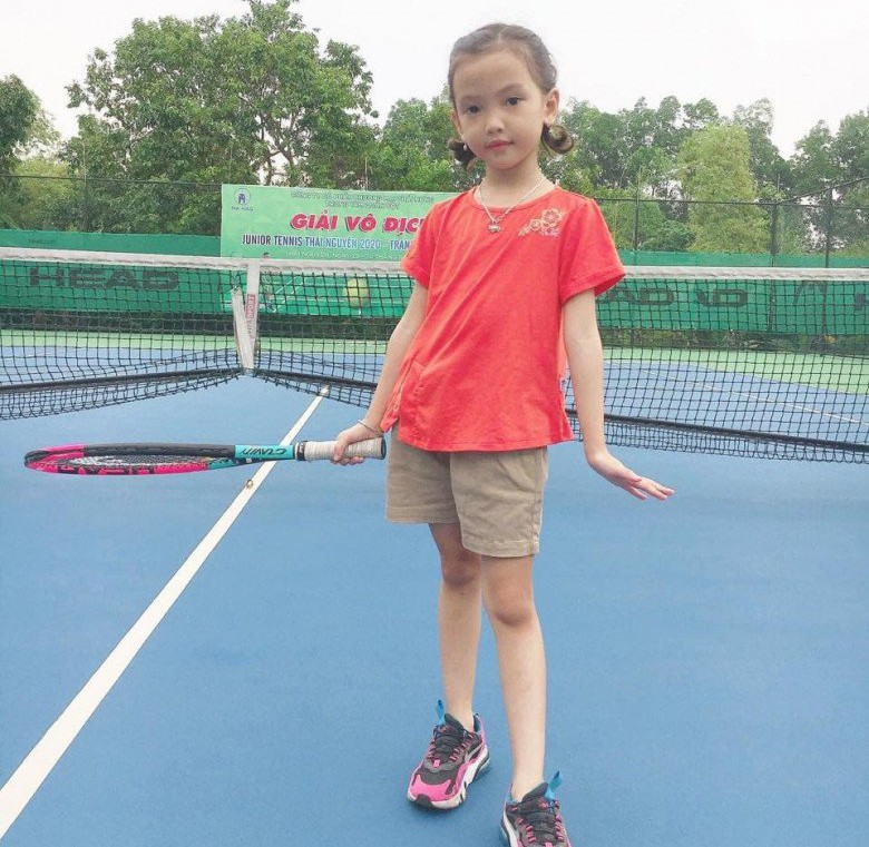 Bảng thành tích khủng của Ngân Khánh khiến nhiều người ngưỡng mộ.