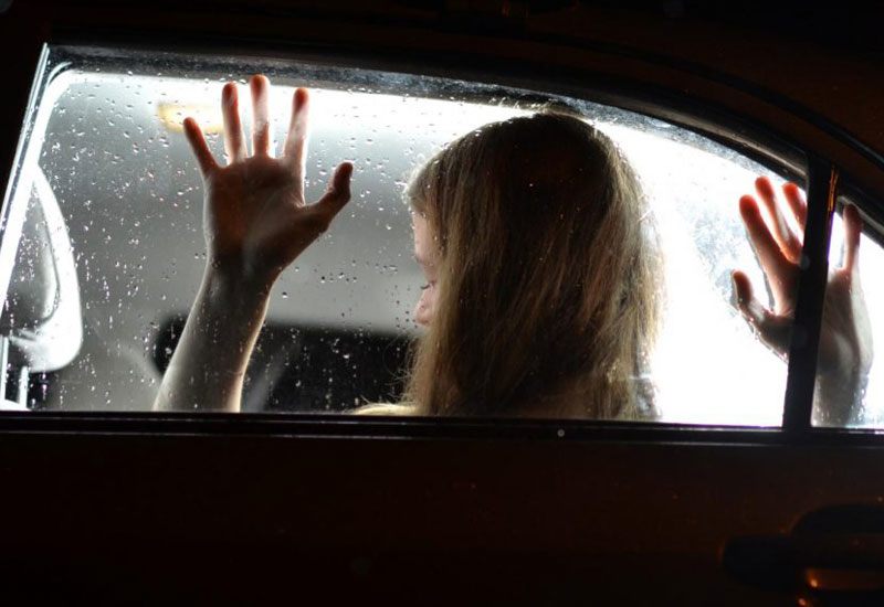 Ngoài ra, “yêu” trong ô tô còn đối diện với nguy cơ chết ngạt do ngộ độc khí. Năm 2018, một đôi tình nhân ở Đức đã tử vong vì ngạt khí khi mở máy để sưởi ấm lúc "yêu" trong xe hơi.
