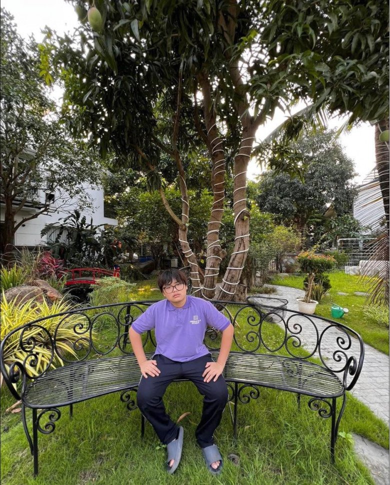 View - Choáng với số cân nặng hiện tại của Bi Béo - con trai Xuân Bắc ở tuổi 14, cảnh anh ruột mặc đồ phụ nữ gây sốt