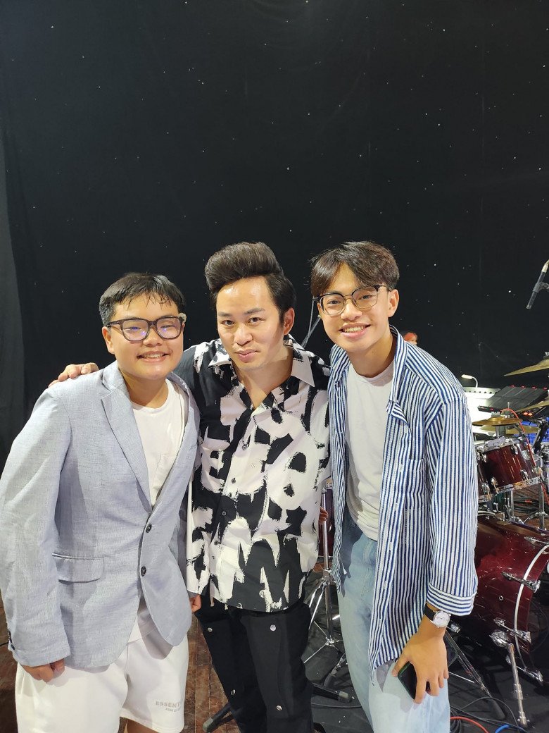 View - Choáng với số cân nặng hiện tại của Bi Béo - con trai Xuân Bắc ở tuổi 14, cảnh anh ruột mặc đồ phụ nữ gây sốt