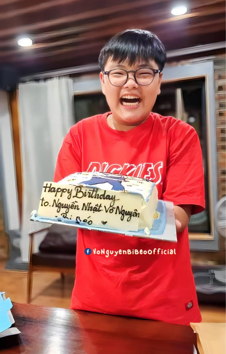 View - Choáng với số cân nặng hiện tại của Bi Béo - con trai Xuân Bắc ở tuổi 14, cảnh anh ruột mặc đồ phụ nữ gây sốt