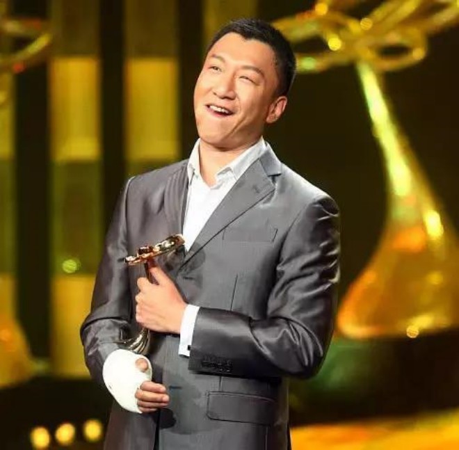 View - Tôn Hồng Lôi - Sao nam bị chê vừa béo vừa xấu, đè bẹp 700 đối thủ, ám ảnh nôn 3 ngày liền vì hôn