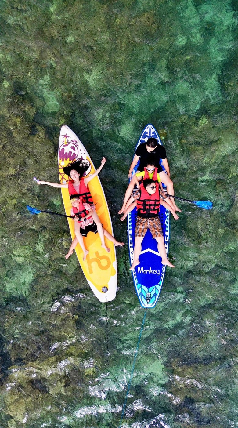 View - Sao Việt 24h: Ly Kute lâu lâu mới khoe cậu con trai cực phẩm, chụp ảnh thẻ càng thấy nét mặt giống hệt bố