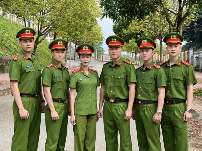 View - Trai quê mới nổi của VTV: Từng phải làm shipper kiếm sống, có bạn gái lâu năm xinh như hot girl