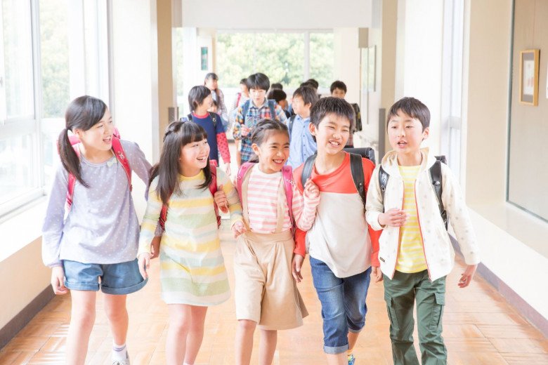 Hướng nội hay hướng ngoại chỉ nói lên tính cách của trẻ, không quyết định thành bại trong tương lai (Ảnh minh hoạ).