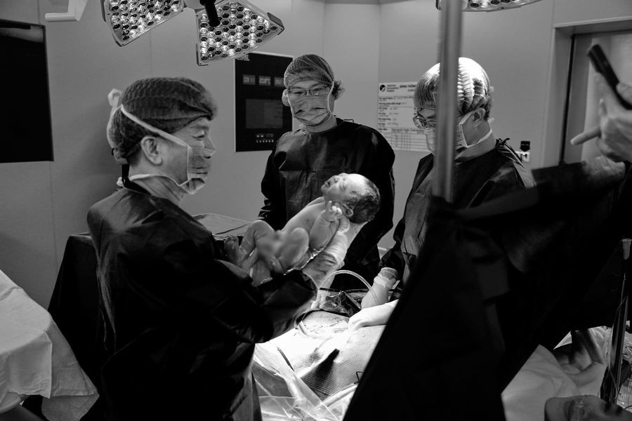 Minh Hằng hạ sinh thành công con trai đầu lòng.